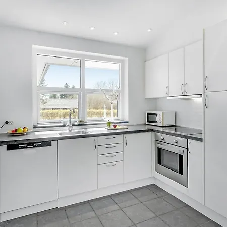 Gorgeous In With Kitchen بيت للعطل